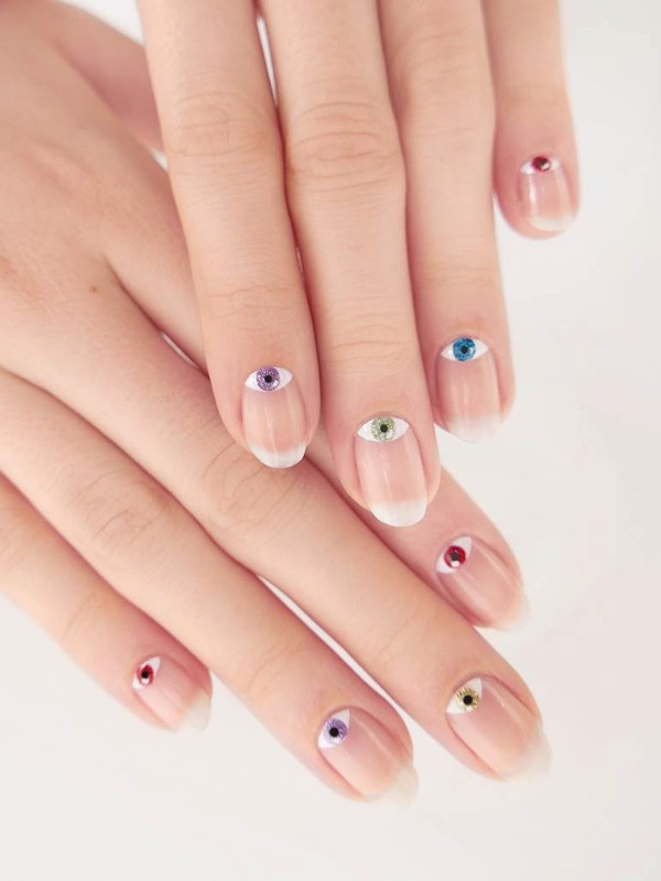negative-space-nails-6 28+ Dazzling Nail Polish Trends You Must Try in 2022