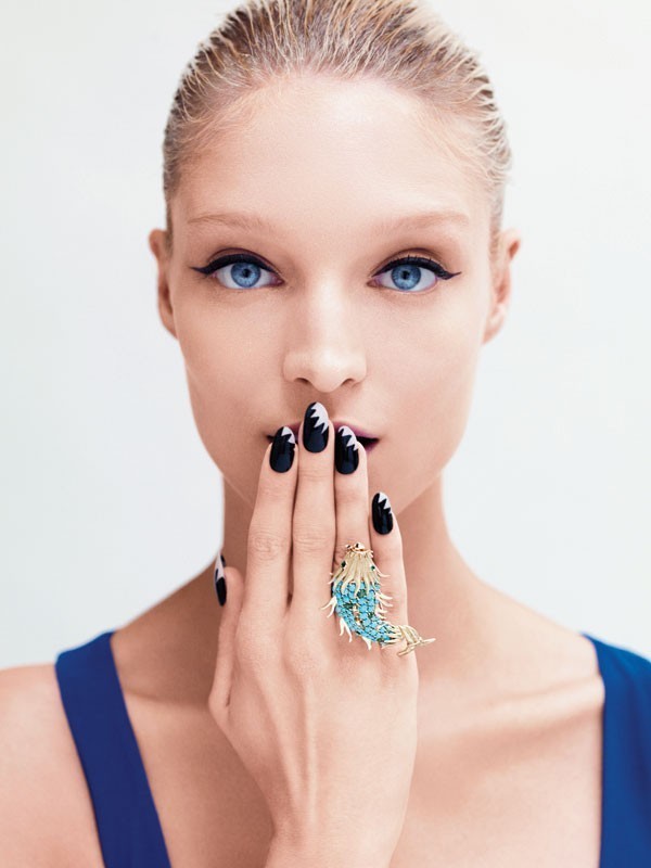 negative-space-nails-8 28+ Dazzling Nail Polish Trends You Must Try in 2022