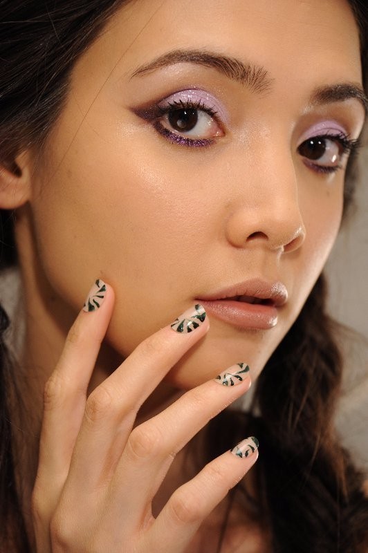 negative-space-nails 28+ Dazzling Nail Polish Trends You Must Try in 2022