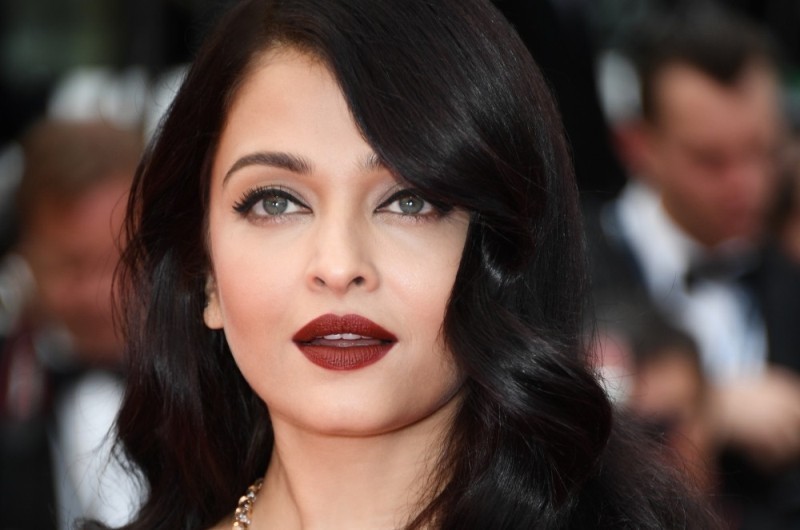 red-lips-11 14 Latest Makeup Trends to Be More Gorgeous in 2020