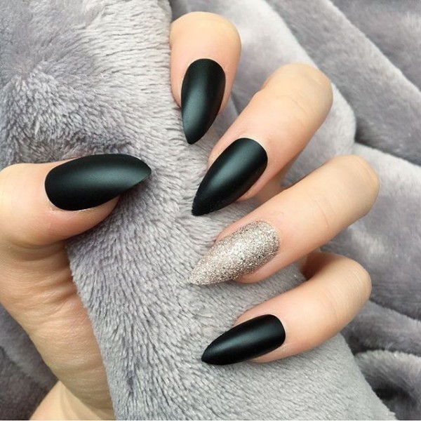 simple-nails-6 28+ Dazzling Nail Polish Trends You Must Try in 2022