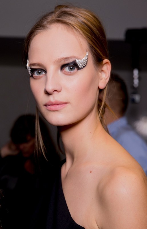 statement-liner-and-graphic-eyes-1 14 Latest Makeup Trends to Be More Gorgeous in 2020
