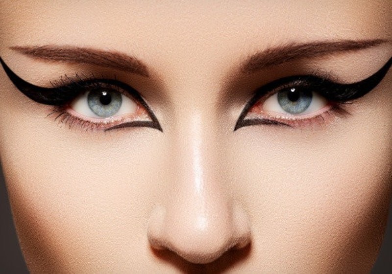 statement-liner-and-graphic-eyes-12