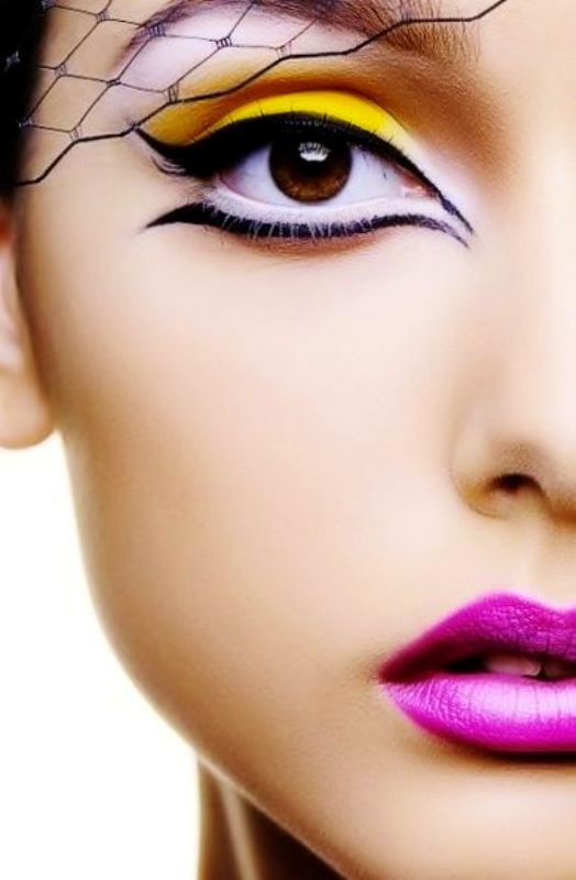 statement-liner-and-graphic-eyes-18