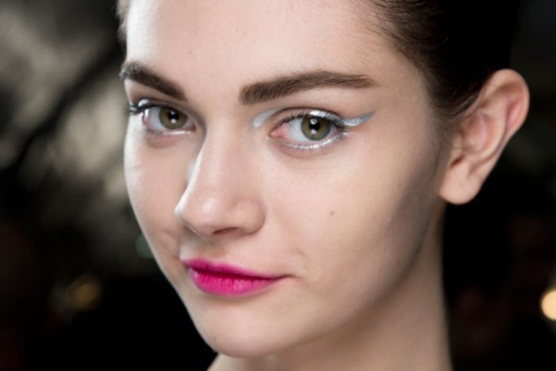 statement-liner-and-graphic-eyes-5 14 Latest Makeup Trends to Be More Gorgeous in 2020