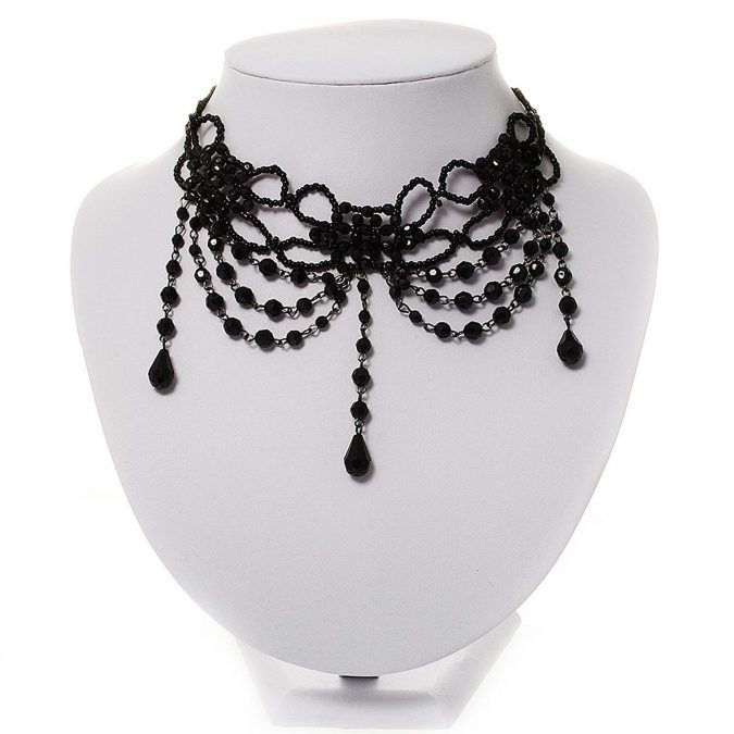 Chokers-necklace3-675x675 6 Hottest Necklace Trends For Summer 2020
