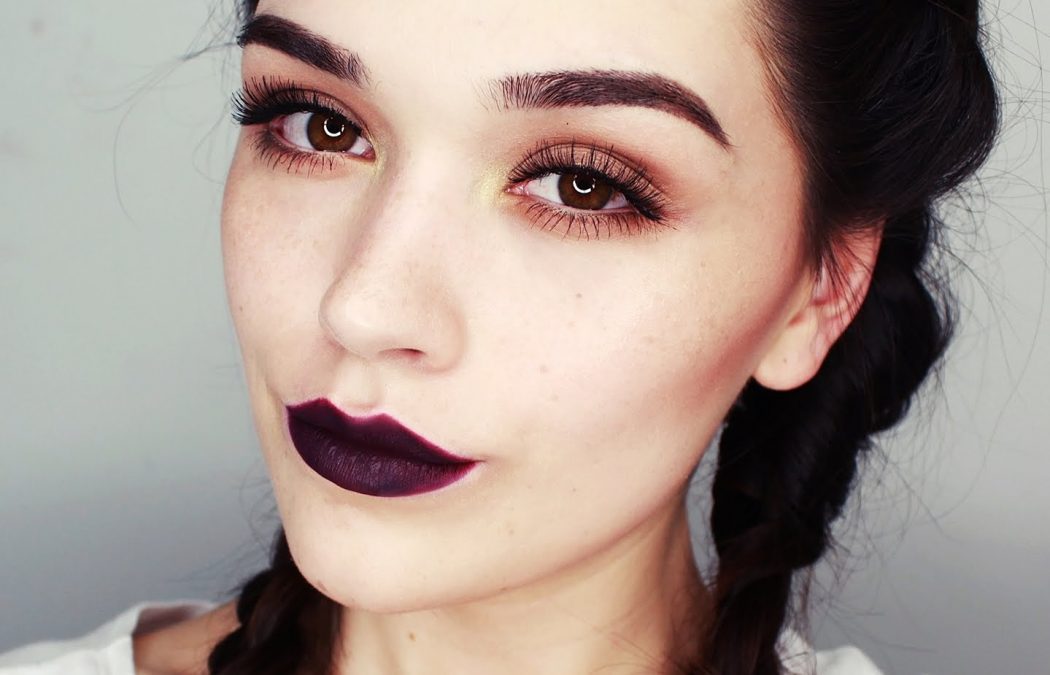 10 Most Beauty Trends That Men Hate 26 DARK LIPSTICK1 10 Most Beauty Trends That Men Hate - 26