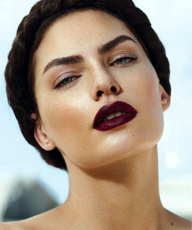 10 Most Beauty Trends That Men Hate 28 DARK LIPSTICK3 10 Most Beauty Trends That Men Hate - 28