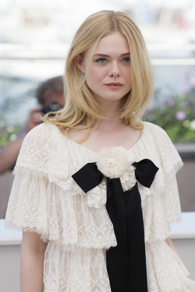 Elle Fanning4 Trendy Fashion: 15+ Hottest Celebrities' Hairstyles Trends - 30
