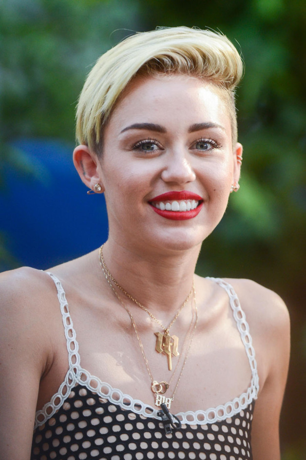 Miley Cyrus4 Trendy Fashion: 15+ Hottest Celebrities' Hairstyles Trends - 18