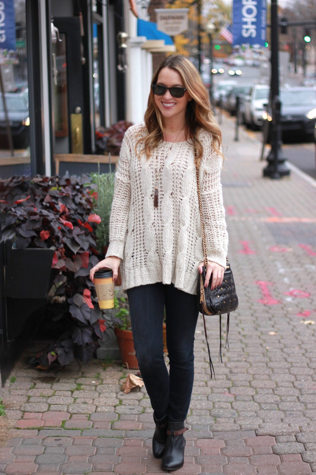 10 Most Beauty Trends That Men Hate 41 OVERSIZED SWEATERS4 10 Most Beauty Trends That Men Hate - 41