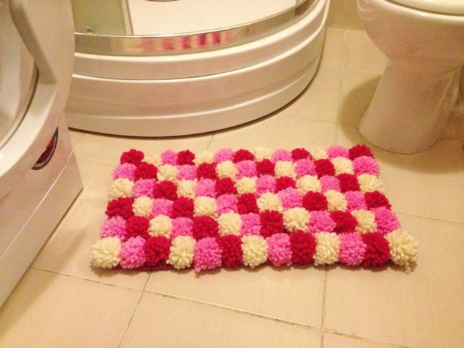 Pom Pom bath rug 10 Creative DIY Bathroom Rugs - 7