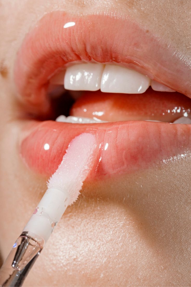 STICKY LIP GLOSS1 10 Most Beauty Trends That Men Hate - 6