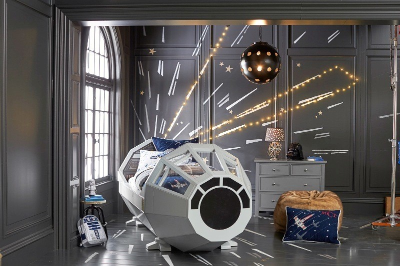 Star-Wars-bed 50 Affordable Gifts for Star Wars & Emoji Lovers