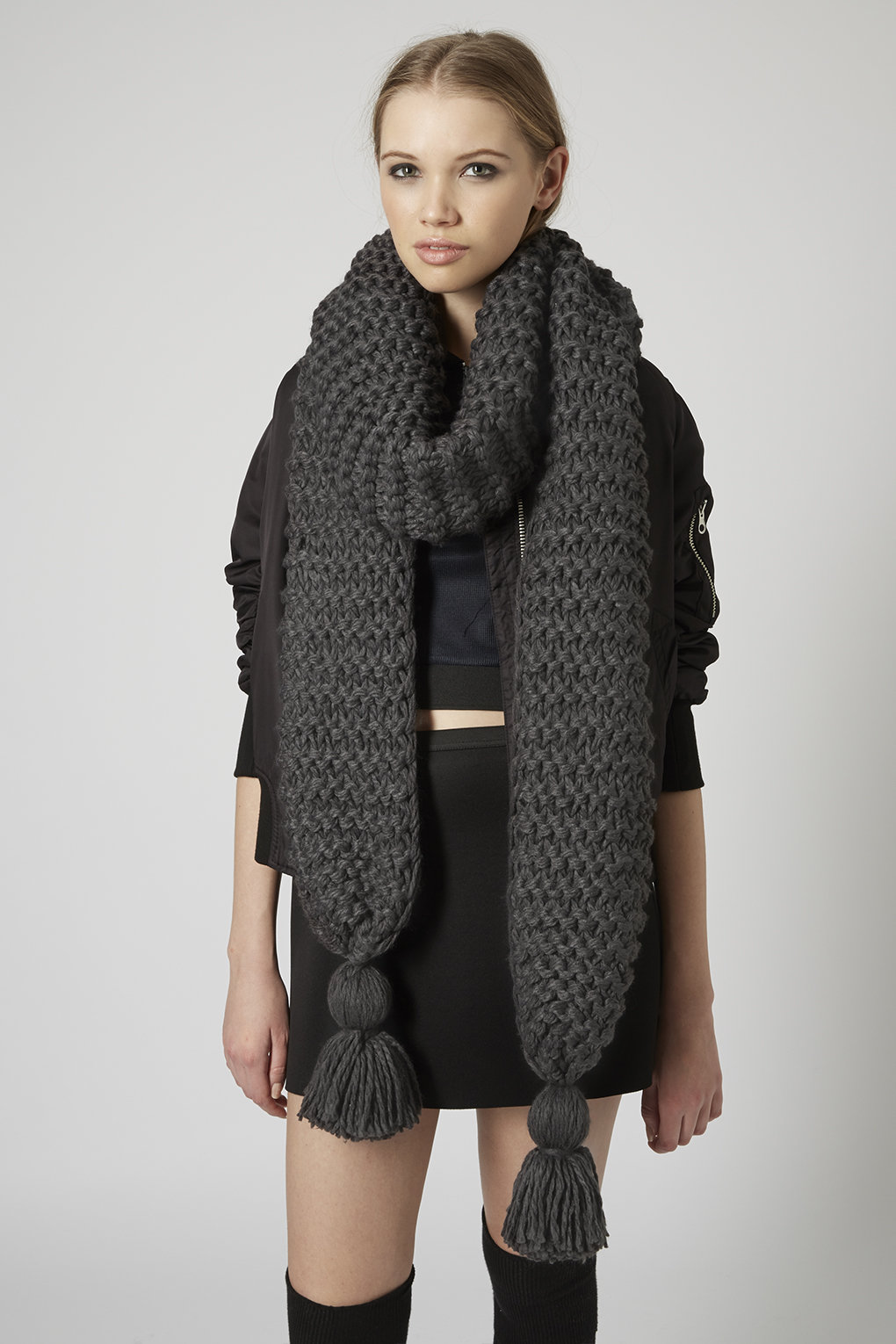 Thick-Knit-Scarf1 22+ Elegant Scarf Trend Forecast for Winter & Fall 2020