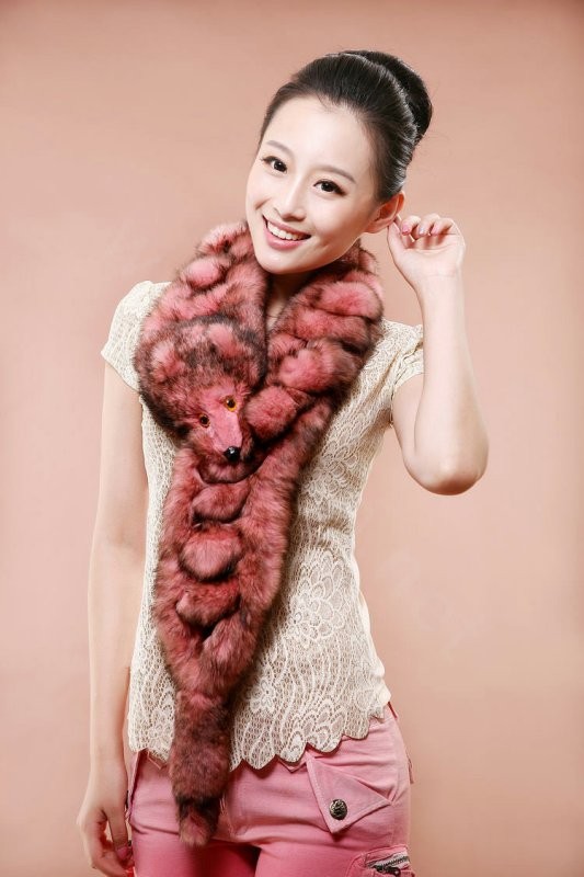 39+ Most Stunning Christmas Gifts for Teens 99 catchy-scarves-2