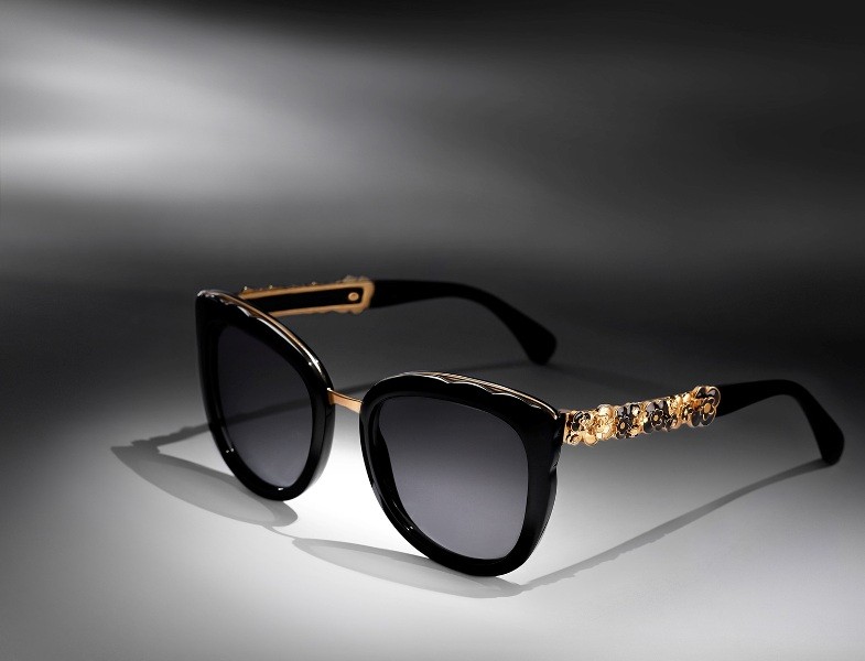 embellished-sunglasses-11 Best 10 Hottest Eyewear Trends for Men & Women 2022