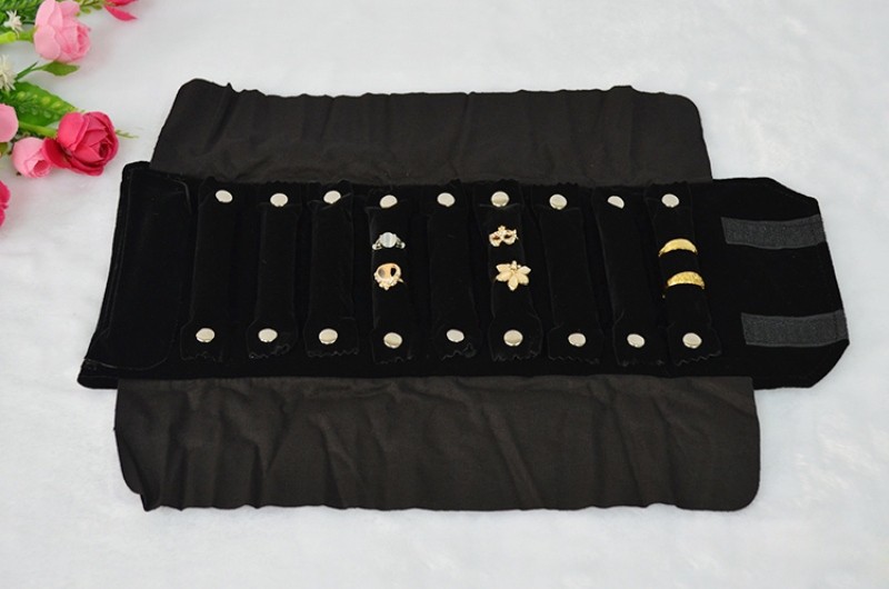 39+ Most Stunning Christmas Gifts for Teens 67 mini-jewelry-rolls-3