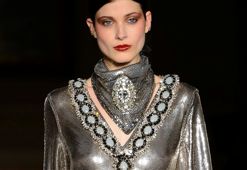 20+ Catchiest Scarf Trends for Women 100 neckerchiefs-14
