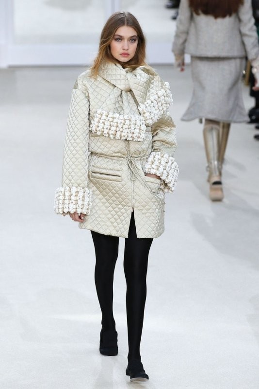 20+ Catchiest Scarf Trends for Women 4 puffer-scarves-2