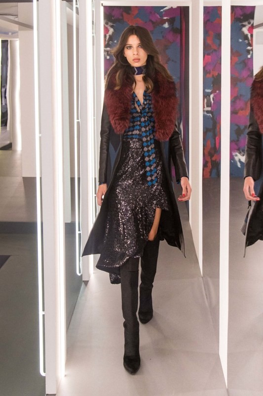 20+ Catchiest Scarf Trends for Women 53 skinny-scarves-6
