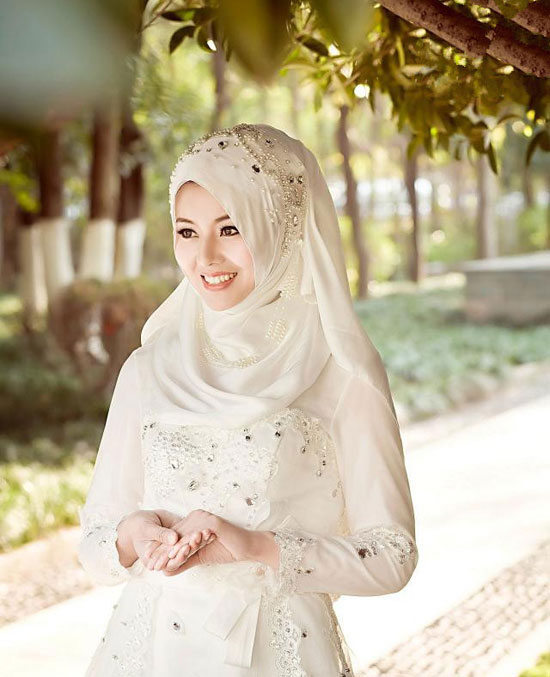 textured-sleeves-wedding-dress3 5 Stylish Muslim Wedding Dresses Trends for 2020