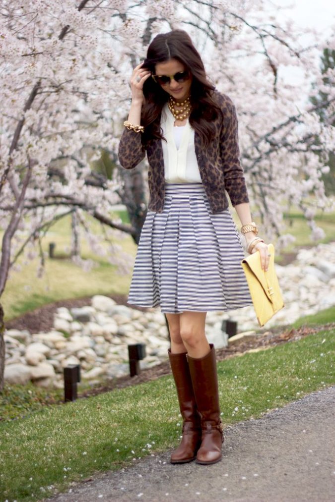 5 Stylish Women Shoe Trends 4 woman wearing boots3 5 Stylish Women Shoe Trends - 4