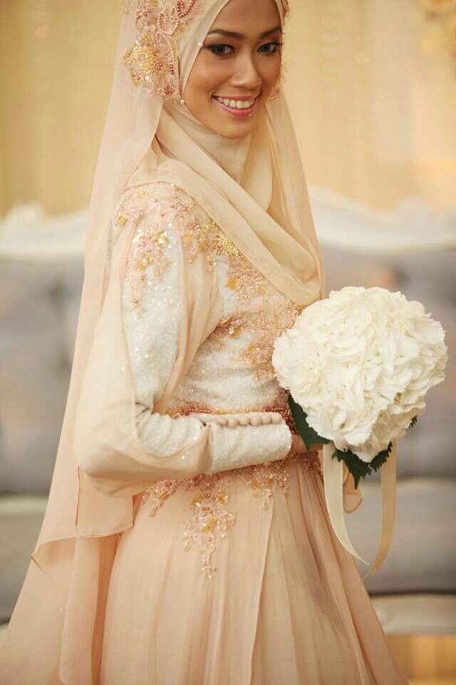 3d48285c10a06c257ccbb3081b70a18b 5 Stylish Muslim Wedding Dresses Trends for 2020