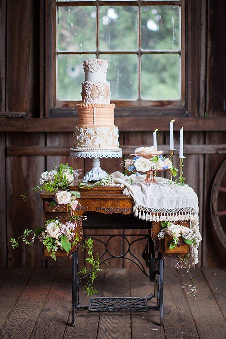 Cake Table2 10 Hottest Outdoor Wedding Ideas - 31