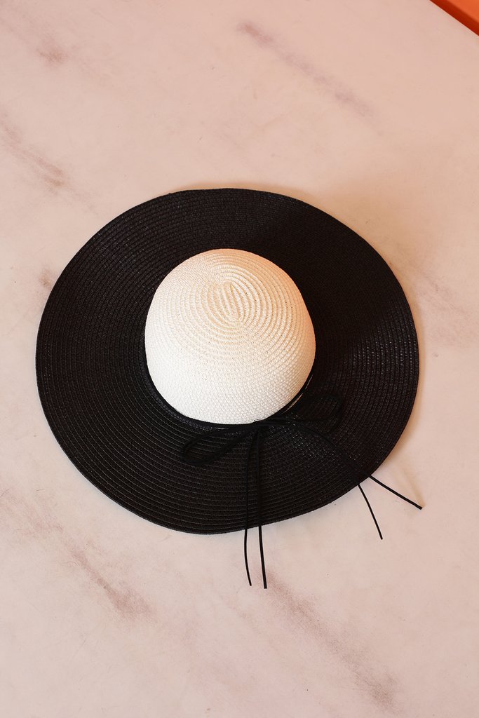 Color-Blocking-Sun-Hat1 10 Women’s Hat Trends For Summer 2020