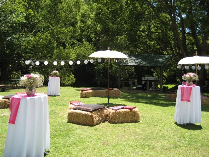 10 Hottest Outdoor Wedding Ideas 15 Create Hay Grass2 10 Hottest Outdoor Wedding Ideas - 15