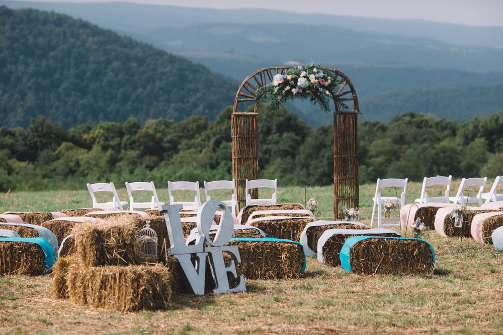 10 Hottest Outdoor Wedding Ideas 16 Create Hay Grass3 10 Hottest Outdoor Wedding Ideas - 16