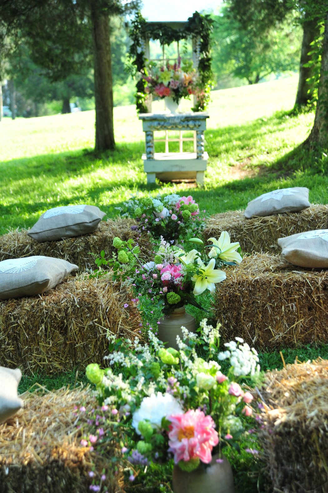 10 Hottest Outdoor Wedding Ideas 17 Create Hay Grass4 10 Hottest Outdoor Wedding Ideas - 17