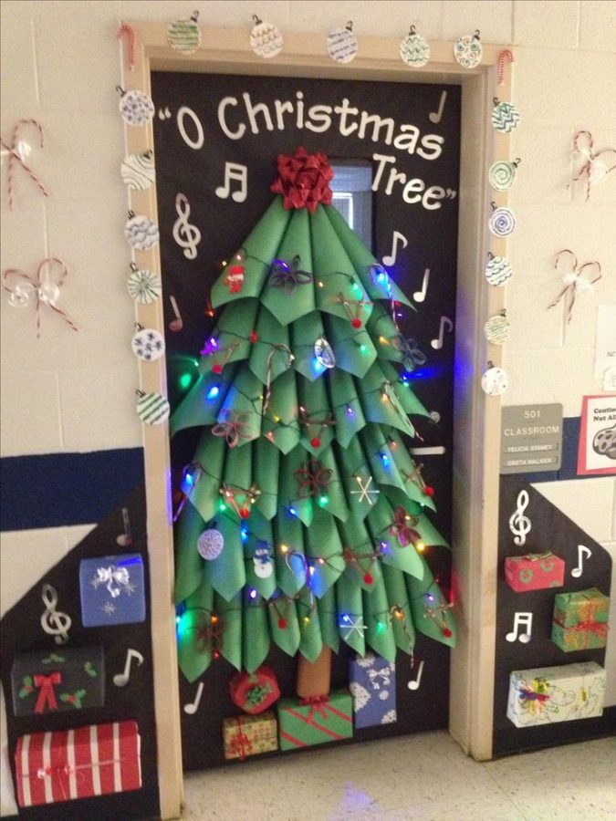 Top 10 Best Ways To Turn Your Home All Christmassy 3 Decorate the doors for christmas