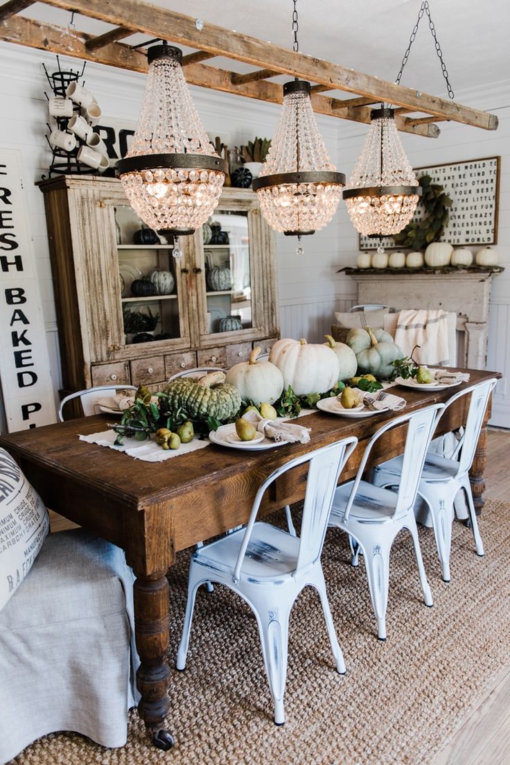 15+ Best Luxurious and Modern Dining Room Design 24 Dine like you are in a farmhouse4 15+ Best Luxurious and Modern Dining Room Design - 24