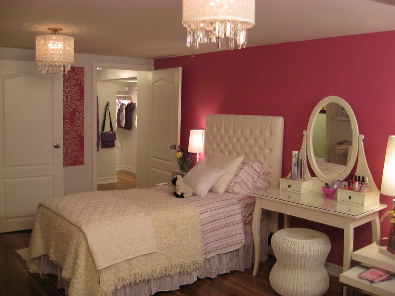 Elegant Accessories2 Top 5 Girls’ Bedroom Decoration Ideas - 21