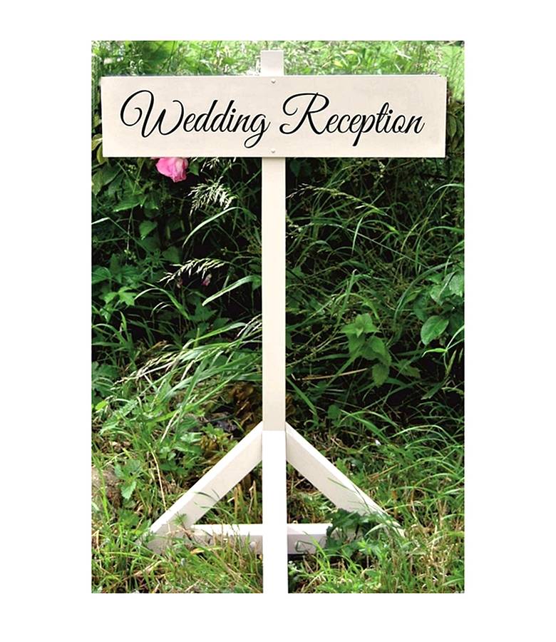 Signposts2 10 Hottest Outdoor Wedding Ideas - 7