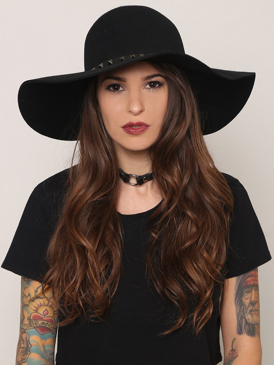 Super Floppy Hats3 10 Women’s Hat Trends For Summer - 12