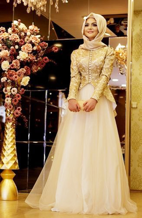 Wedding-Dress-with-Golden-Jacket-Matching-Hijab 5 Stylish Muslim Wedding Dresses Trends for 2020