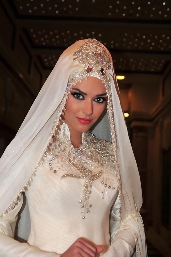 img_1471677723_775 5 Stylish Muslim Wedding Dresses Trends for 2020