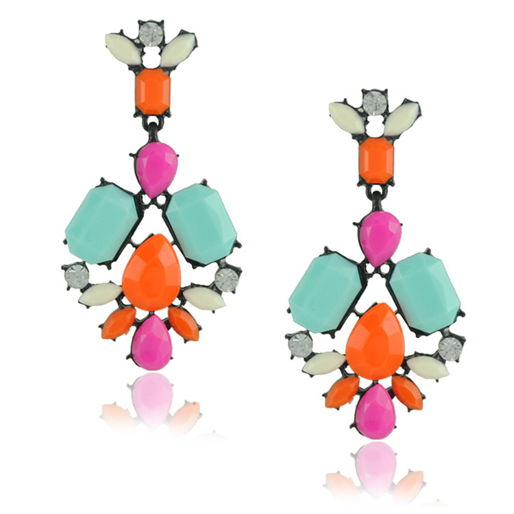 statement-earrings5 5 Hottest Spring & Summer Accessories Fashion Trends in 2020