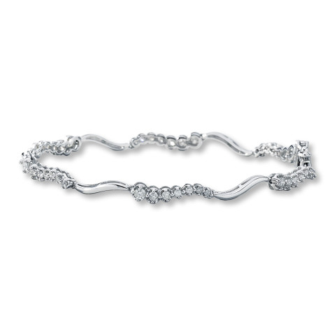 How To Hide Skin Problems And Wrinkles Using Jewelry? 82 111069100_MV_ZM