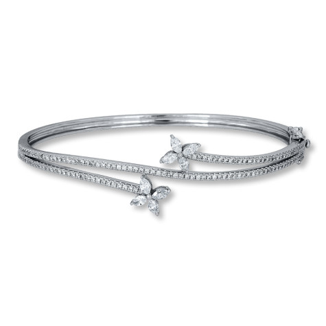 How To Hide Skin Problems And Wrinkles Using Jewelry? 45 111245609_MV_ZM_JAR