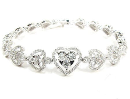 How To Hide Skin Problems And Wrinkles Using Jewelry? 38 18K-Gold-Diamond-Heart-Bracelet-25429-Diamond-Bracelets-1