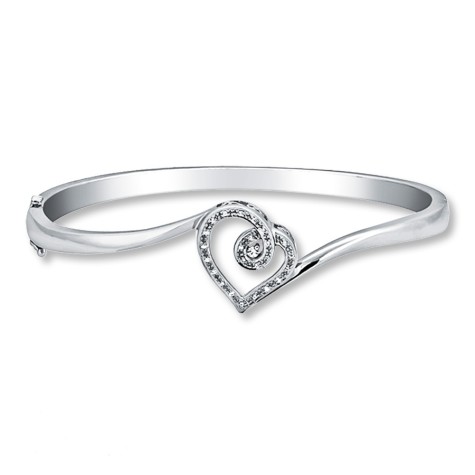 How To Hide Skin Problems And Wrinkles Using Jewelry? 41 210964209_MV_ZM_JAR