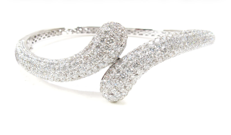 How To Hide Skin Problems And Wrinkles Using Jewelry? 33 7