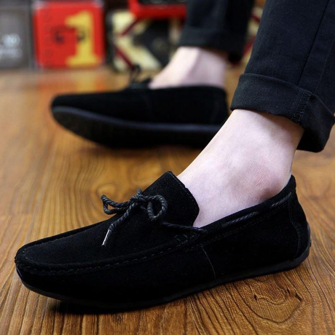10 Most Stylish Outfits for Guys in Summer 25 A pair of slippers 10 Most Stylish Outfits for Guys in Summer - 25