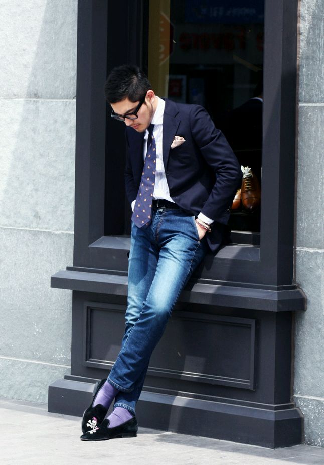 A-pair-of-slippers3-1 10 Most Stylish Outfits for Guys in Summer 2022