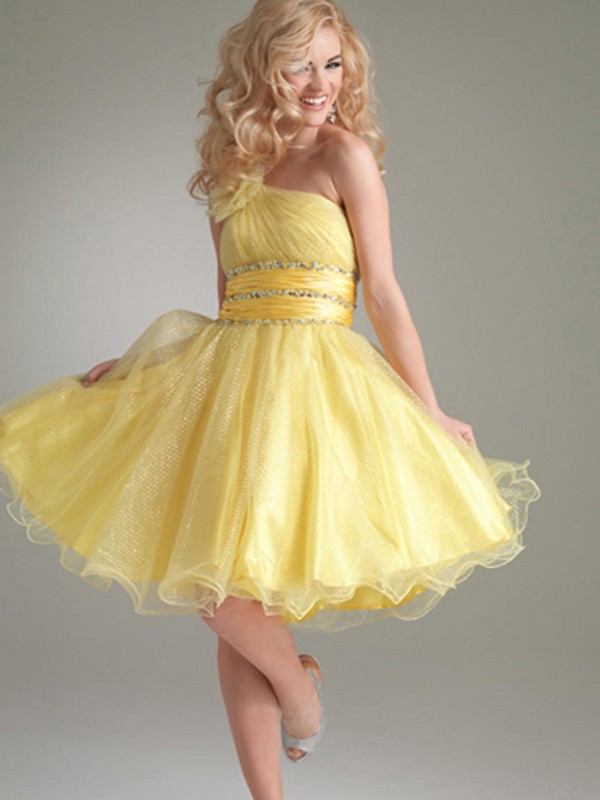 Bright Colored Short Dress +40 Elegant Teenage Girls Summer Outfits Ideas - 17