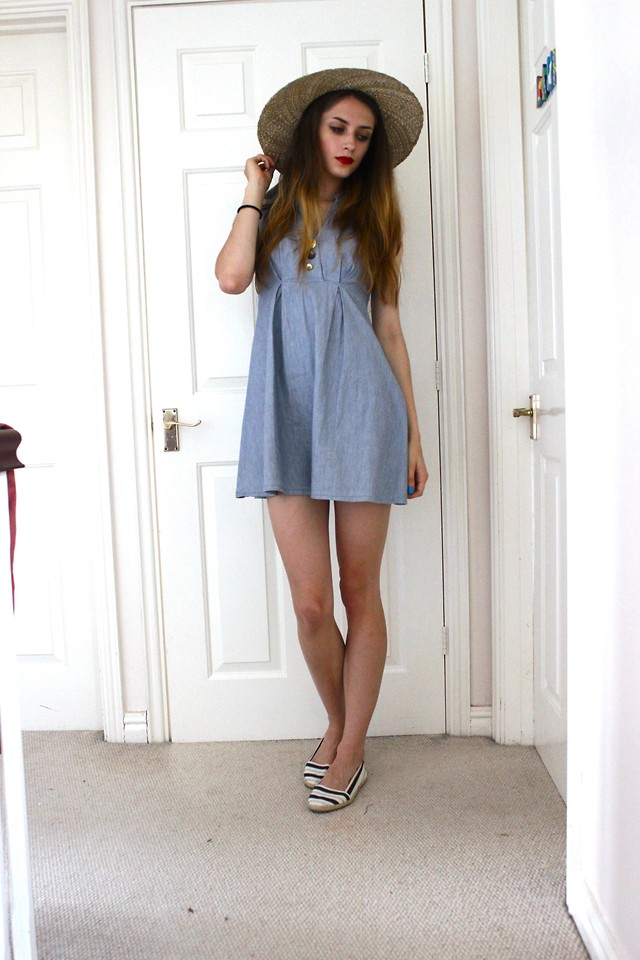 Brim-Hat-with-Dress +40 Elegant Teenage Girls Summer Outfits Ideas in 2022